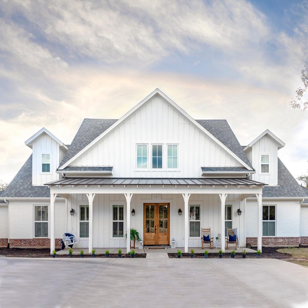 James Hardie Arctic White Modern Farmhouse